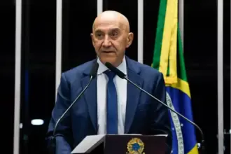 Confúcio Moura surpreende e retira nome da disputa a reeleição ao Senado em Rondônia