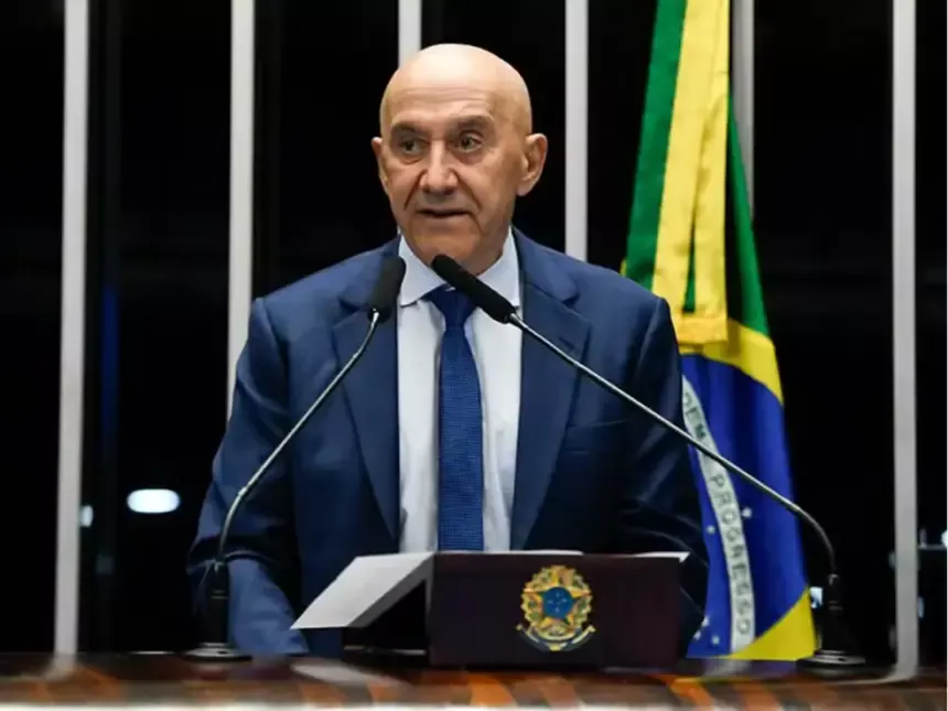 Confúcio Moura surpreende e retira nome da disputa a reeleição ao Senado em Rondônia