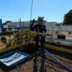 Águas de Rolim de Moura realiza limpeza preventiva de reservatórios com mergulhadores especializados