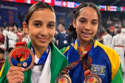 Vitoria De Jesus Olavaria E Marya Rita Andrade Cardoso Dos Santos