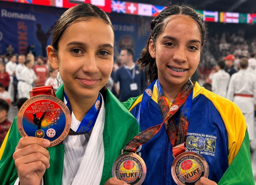 Vitoria De Jesus Olavaria E Marya Rita Andrade Cardoso Dos Santos