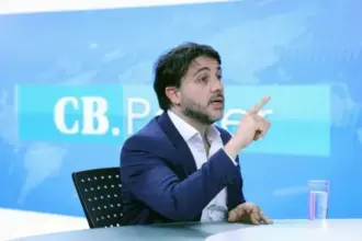 Renan Santos defende mudar Constituição para que Brasil tenha arma nuclear
