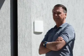 Bolsonaro pede a Moraes aval para filha ter aula de matemática em casa