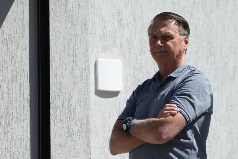 Bolsonaro pede a Moraes aval para filha ter aula de matemática em casa