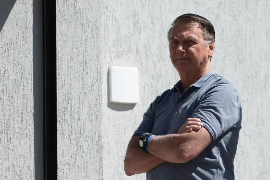 Bolsonaro pede a Moraes aval para filha ter aula de matemática em casa