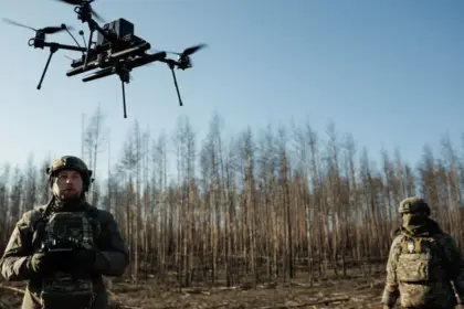 Drone russo guiado por IA mata três civis em ataque na Ucrânia, diz jornal