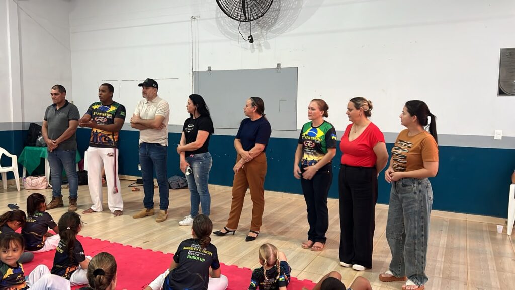 Prefeito Armando Bernardo reforça apoio às aulas de capoeira para crianças e jovens