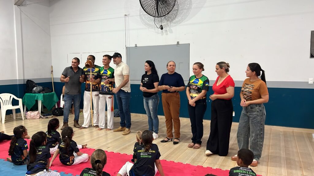 Prefeito Armando Bernardo reforça apoio às aulas de capoeira para crianças e jovens