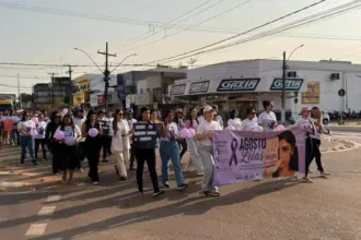 Caminhada em Rolim de Moura reforça prevenção e combate à violência contra a mulher