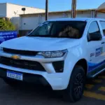 Servidores são flagrados em situação íntima dentro de veículo oficial em Jaru