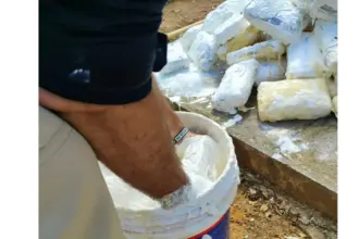 PRF e Polícia Civil encontram cerca de 160 kg de skunk ocultos em baldes em Ji-Paraná