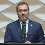 Ministro Flávio Dino determina retorno de Andrei Rodrigues ao comando da Polícia Federal