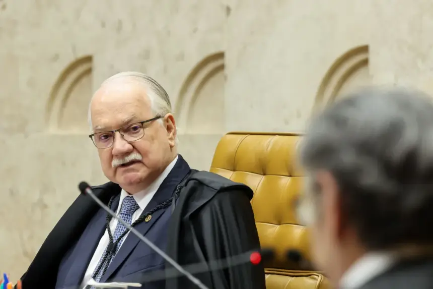 Fachin abre julgamento sobre Moraes e Vorcaro e diz que STF enfrenta “período difícil” de sua história