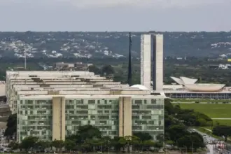 Governo limita reajuste real de servidores federais em 2027 após acionamento de gatilho fiscal