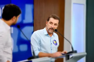 Hildon questiona leilão da Caerd às vésperas da eleição e cobra maior transparência