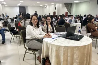 Primeira-dama Sandra Miranda representa Rolim de Moura em oficina estadual da Assistência Social