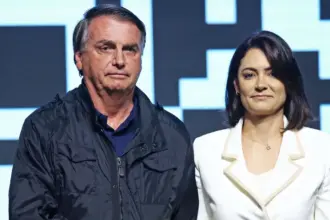 Justiça libera propaganda de Michelle com imagem e citação a Jair Bolsonaro