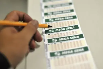 Mega-Sena acumula e prêmio vai a R$ 70 milhões; confira os números sorteados