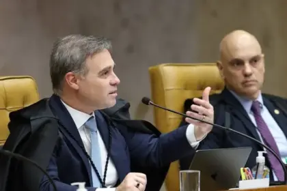 Moraes rebate Mendonça sobre suposta “PF paralela” e chama alegação de “patética” durante sessão do STF
