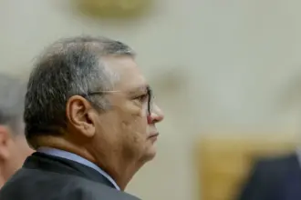 Dino pede vista e STF adia decisão sobre unir casos de Moraes e Mendonça; placar estava 4 a 3