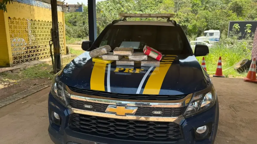 PRF apreende 8 kg de drogas em táxi na BR-364 e prende passageiro em Porto Velho