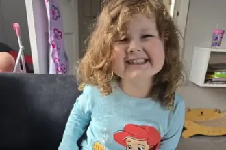 Menina de 3 anos morre após doença cardíaca ser inicialmente confundida e tratada como virose