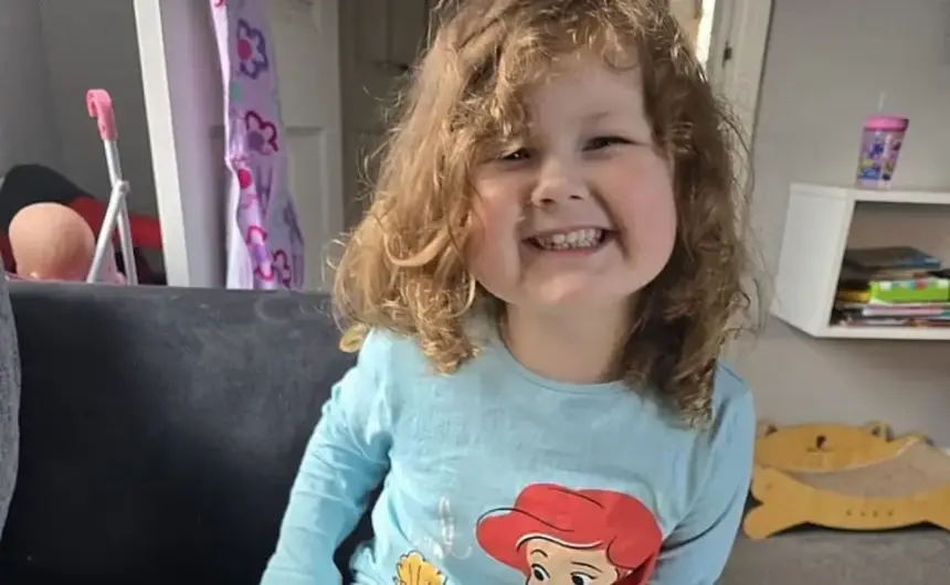 Menina de 3 anos morre após doença cardíaca ser inicialmente confundida e tratada como virose