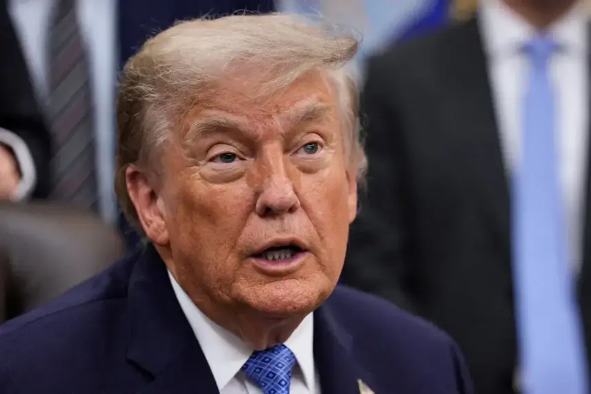 Trump anuncia proibição de CNN, MS NOW e Politico na Casa Branca; alegação é de Fake News