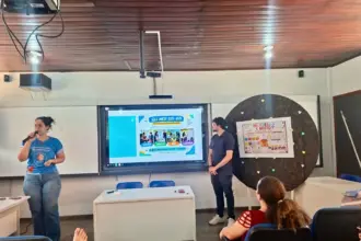 SEMAS promove diálogo sobre políticas públicas com adolescentes em escola de Rolim de Moura