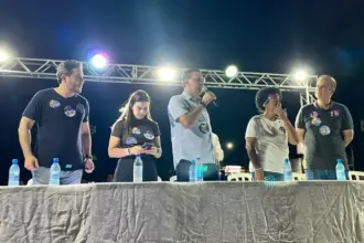 Aldo Júlio reúne candidatos em ato político no centro de Rolim de Moura; Fúria chega ao final do evento