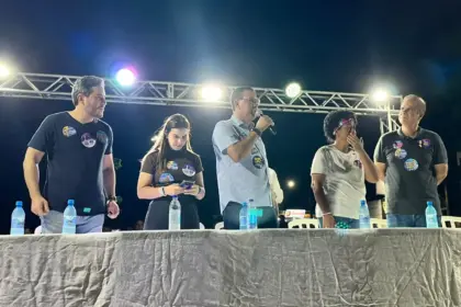 Aldo Júlio reúne candidatos em ato político no centro de Rolim de Moura; Fúria chega ao final do evento