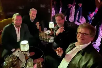 PF encontra no celular de Vorcaro foto de Paulo Gonet fumando charuto ao lado do ex-banqueiro em Londres