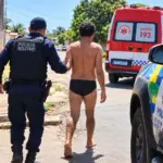 Homem tira a roupa e caminha de cueca pelas ruas do bairro União II em Ji-Paraná