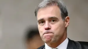 Mendonça atende pedido de Fachin e retira sigilo de parte do caso Master