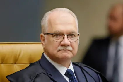 Fachin manda Mendonça retirar sigilo de investigação do caso Master que levou Vorcaro à prisão