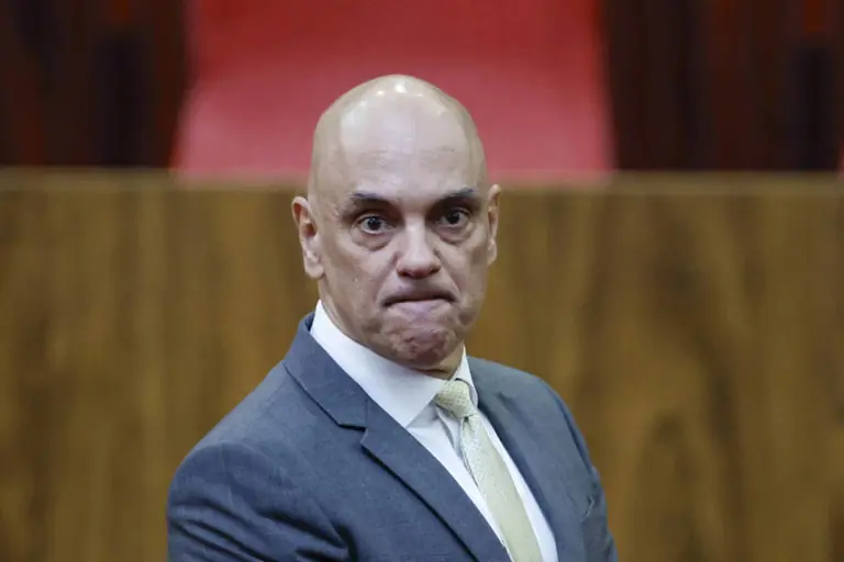 Moraes trocou celular, chip e número enquanto PF analisava aparelhos apreendidos de Vorcaro