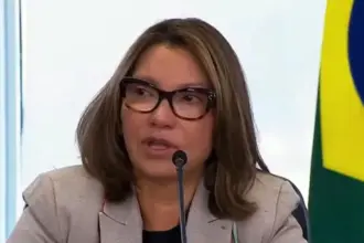Justiça dá 15 dias para AGU explicar por que "defende" Janja em ação sobre viagens internacionais