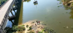 Motocicleta é encontrada submersa no Rio Muqui às margens da BR-429