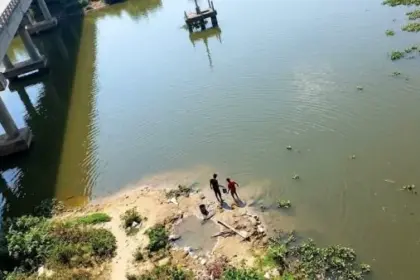 Motocicleta é encontrada submersa no Rio Muqui às margens da BR-429