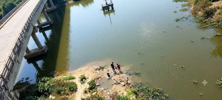 Motocicleta é encontrada submersa no Rio Muqui às margens da BR-429