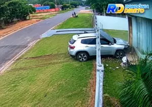 Veículo invade residência após motorista perder o controle da direção em Nova Brasilândia