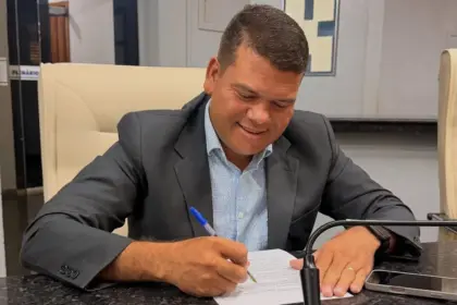 Adair Cardoso solicita pavimentação de ruas no bairro Boa Esperança, em Rolim de Moura