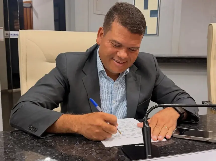 Adair Cardoso solicita pavimentação de ruas no bairro Boa Esperança, em Rolim de Moura