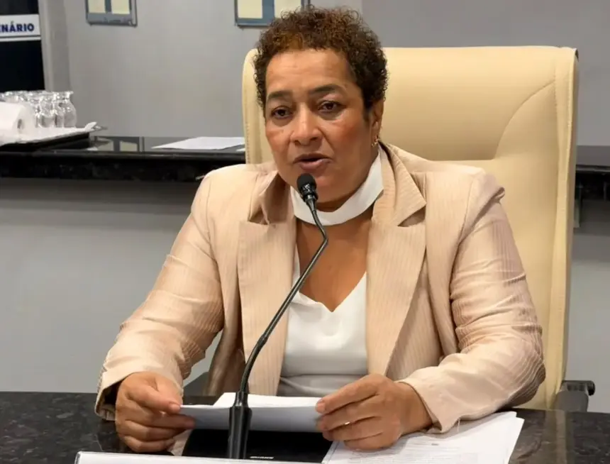 Vereadora Cida solicita pavimentação e manutenção da Rua Rio Verde em Rolim de Moura