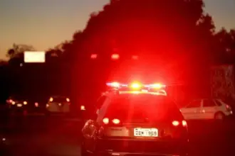 Homem é preso suspeito de estuprar menina de 13 anos após obrigá-la a beber cachaça em Comodoro