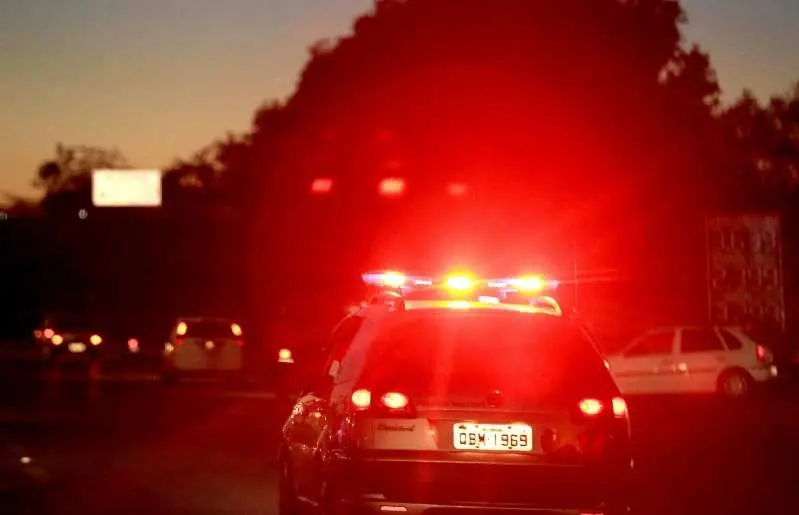 Homem é preso suspeito de estuprar menina de 13 anos após obrigá-la a beber cachaça em Comodoro