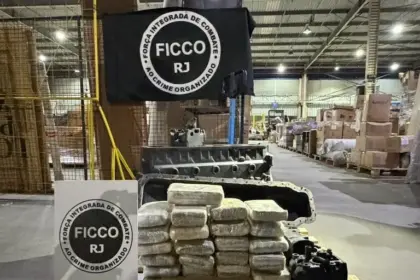 Droga enviada de Rondônia é apreendida escondida em motor de caminhão no Rio de Janeiro