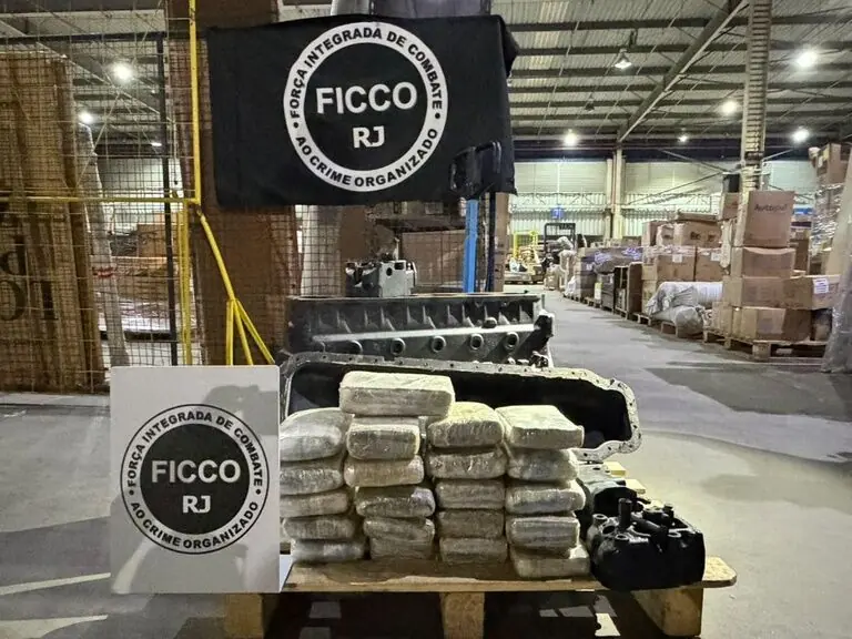 Droga enviada de Rondônia é apreendida escondida em motor de caminhão no Rio de Janeiro