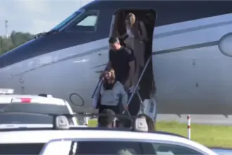 Flávio Bolsonaro teria entrado na Argentina com passaporte italiano após decisão do STF, diz CNN