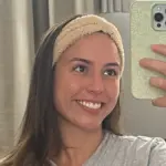 Atriz brasileira é detida pela imigração dos EUA e mãe relata condições precárias